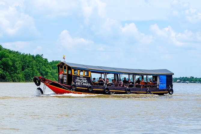 Small-Group Mekong Delta Day Trip: Boat Ride, Cottages & Pagoda - What the guide adds to the day