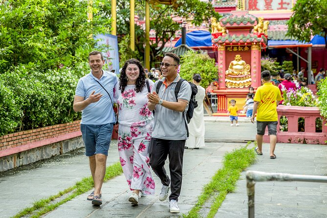 Small-group Saigon City Tour: 4-Hour Must-see Iconic Landmarks - One hour at Ben Thanh Market