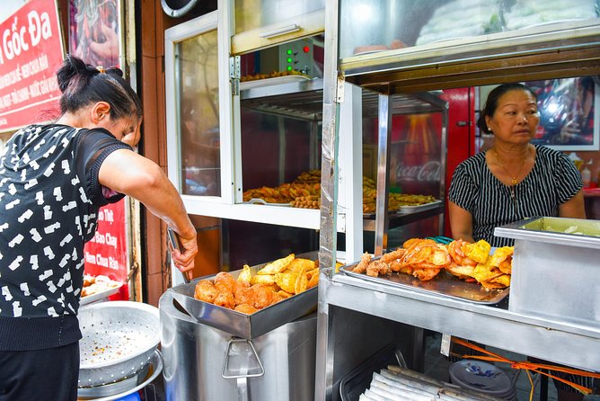 Small-Group Street Food Cyclo Tour of Hanoi Old Quarter - Walking the Old Quarter’s 36 streets