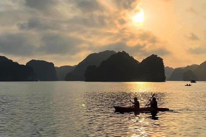 Sunset Tour in Lan Ha Bay | 4-star Daiichi Cruise - Thirty Minutes at Monkey Island