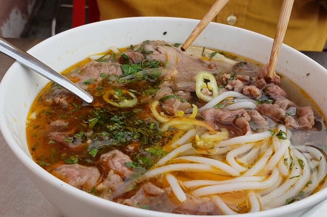 Super Niche Walking Street Food Tour in Ho Chi Minh City - Starting at the Nguyen Thien Thuat apartment buildings