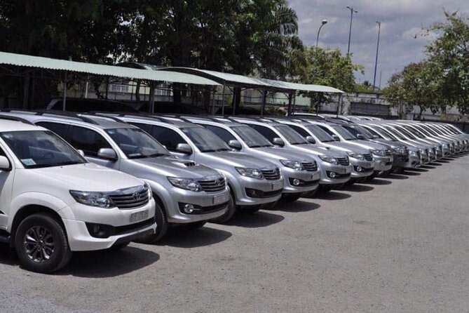 (TOP) Private car: Hanoi/Noi Bai Airport (HAN) from/to Ha Long - Meeting your driver at the airport