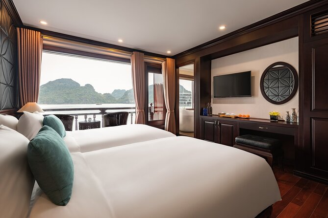 TOP TIER: 3 DAYS/2 NIGHTS tours- LIKE ABOSS on beautiful cruises - Day one: check-in, lunch, and the first islands