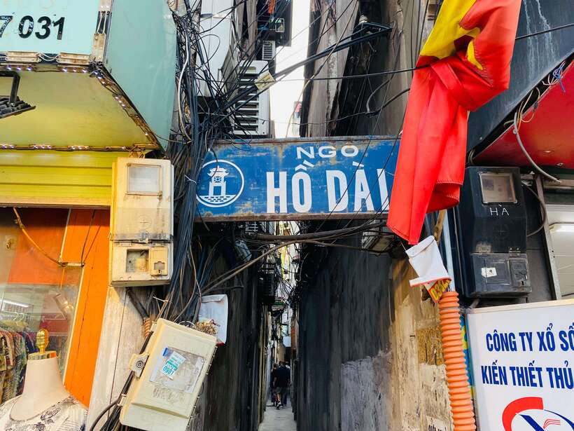 Vietnam War: Uncovering Hanoi's Untold Stories - Communal housing and the ordinary city