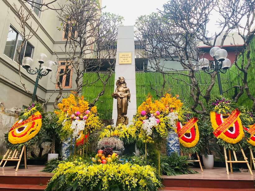 Vietnam War: Uncovering Hanoi's Untold Stories - Finishing beside Hanoi Train Street