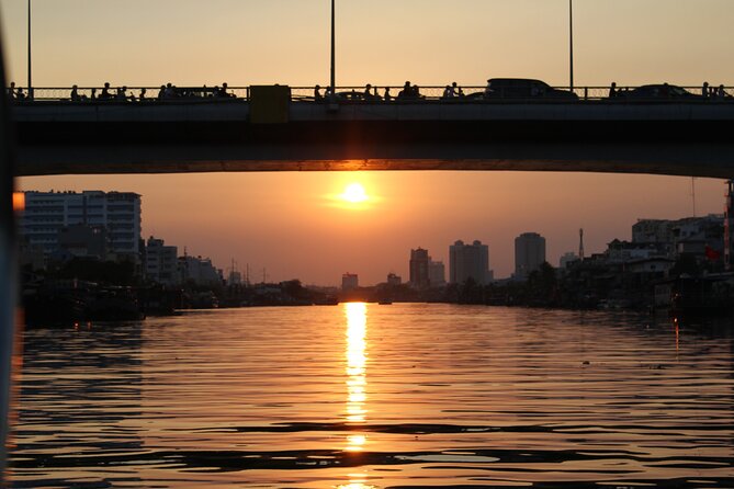 VIP Tour in Saigon: Romantic Sunset Cocktail by SpeedBoat - The riverside cocktail stop