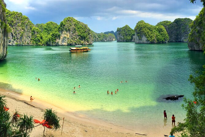 What a great combination, day cruise and night kayak with glowing biolumenescent - Swimming and kayaking at Ba Trai Dao Beach